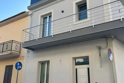 Image de Élégance Méditerranéenne - Appartement 1er étage avec balcon, Wi-Fi et climatisation