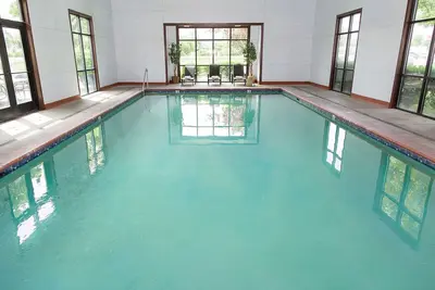 Image de Double Queen Room | Breakfast Included | Near Mfr