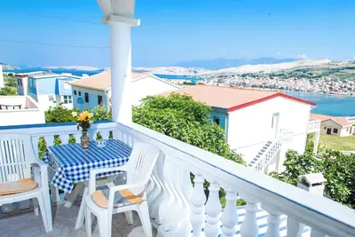 Image de 2. A4 – Spacious One-Bedroom with Large Terrace and Sea View