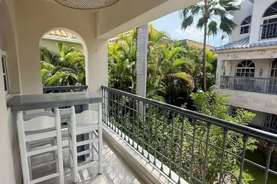 Image de Bright Condo · Walk to Beach, Shops & Dining