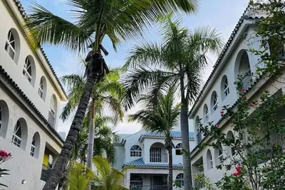 Image de Second Floor Condo - Walk to Beach