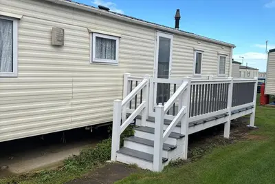 Image de 8 berth caravan with side decking at Harts Holiday Park in Kent ref 74283fv