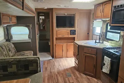 Image de Serene 2-bedroom recreational vehicle in charming Vidor