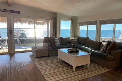 Image de Coastal Bayfront Retreat. Sunsets Year Round