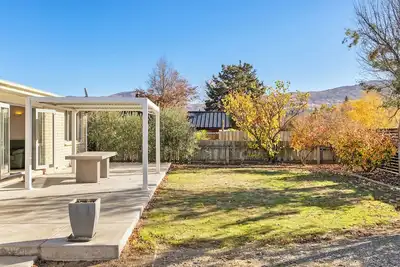 Image de Get Away By The Green - Cromwell Holiday Home