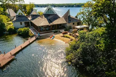 Image de Panoramic Bali-Style Retreat on Wequaquet Lake!