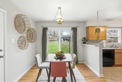 Image de Modern Home • Sleeps 6 • Near Downtown & Mizzou