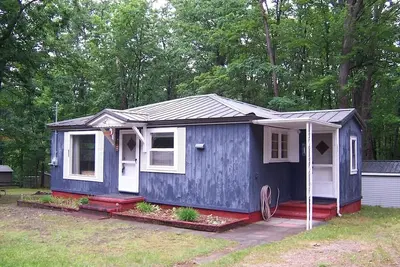 Image de Classic Knotty Pine cabin in delightful Roscommon perfect for relaxing getaway! !