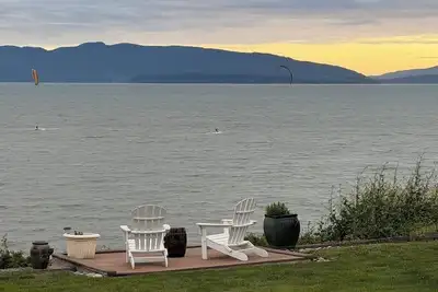 Image de Waterfront, unobstructed view of Bellingham Bay, luxury 3+ bedroom townhouse