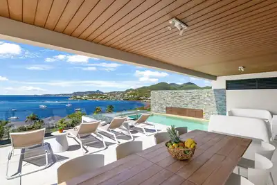 Image de Villa Soléro, face aux eaux turquoise de St Martin, face à St-Barthélémy.