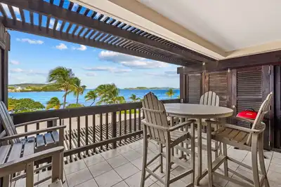 Image de Sapphire Beachfront 2br Condo | Top Floor + Ocean Views