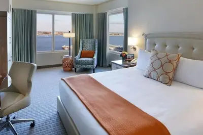 Image de King Harborview Suite | Seaport Boston | Boston Harbor Views