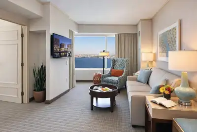 Image de Seaport Boston | King Suite | Landmark Hotel, Near Prime Attractions
