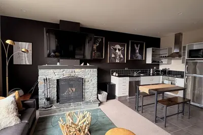Image de Cardrona Alpine Luxe: Your Sanctuary off the Slopes, Perfect for Large Groups