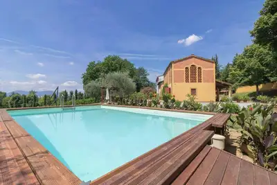 Image de Ferme toscane près de Lucques avec piscine privée