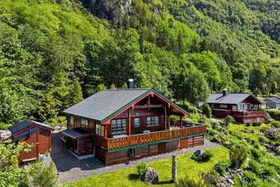 Image de Chalet au bord d'un fjord avec vue panoramique sur les montagnes, près de Molde