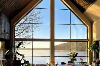 Image de Cabane privée au bord du lac avec embarcadère privé