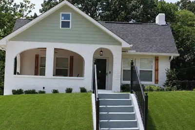 Image de New Stylish Birmingham Retreat Near Uptown & Downtown