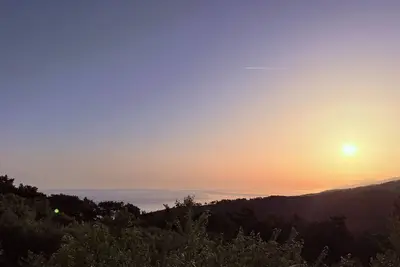 Image de Pet-Friendly 3 Bedroom Home with Sea & Mountain View