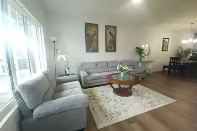 Image de Edmonton Modern Comfort: 3 Bed room Home/2. 5 Bath