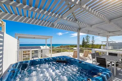 Image de Beach Days - Rooftop Jacuzzi with Ocean views - Sleep 8 people.