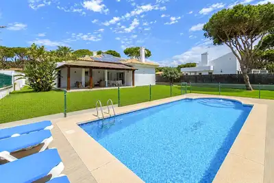 Image de Awesome home in Roche with WiFi