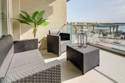 Image de Elegant 2br Apartment Overlooking Sea