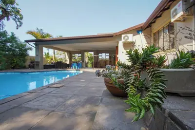 Image de Tranquil 4-bedroom home away from home!