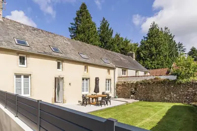 Image de Maison Sud Confortable avec 3 Chambres et Parking