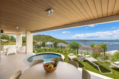 Image de Villa Élios, intime et élégante. Vue mer exceptionnelle face à Saint-Barthélémy.
