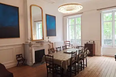 Image de Appt bourgeois 130m² clim – Square Gambetta