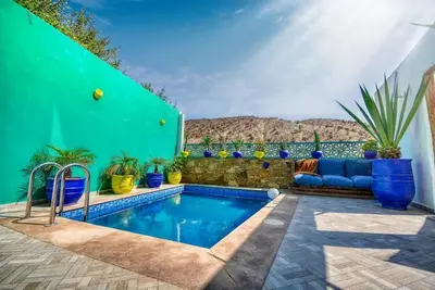 Image de HoneyPath Riad · Piscine · Vue sur l'Atlas · Riad Marocain\nAuthentique