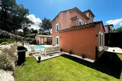 Image de Lovely 4-bedroom Villa with Ac & Swimming Pool - Pont Royal Golf in Provence