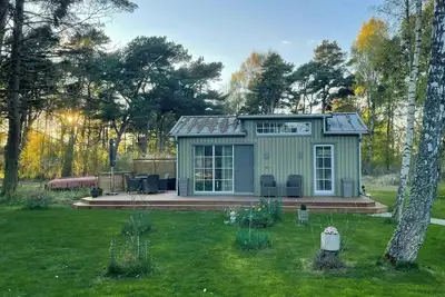Image de Chalet près d'un terrain de golf et d'une réserve naturelle à När