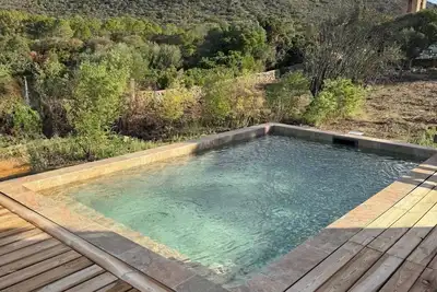 Image de Sposata maison en pierre avec piscine chauffée