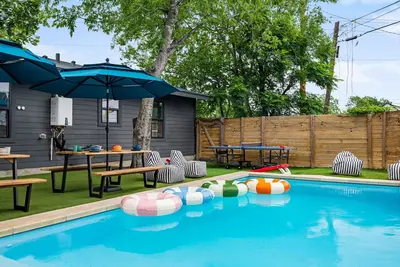 Image de Wonderland Unit B · Sleeps 12, Pool, Soccer & More