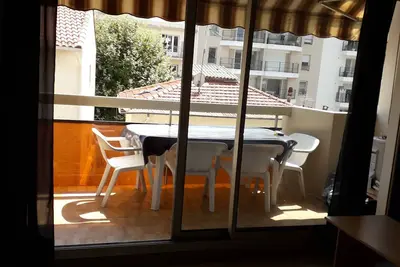 Image de Studio  équipé 4 personnes avec Parking à 2mn à pieds de la plage
