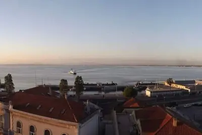 Image de Appartement 'Alfama Com Vista Rio' avec Balcon, Wi-Fi et Climatisation
