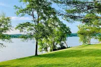 Image de Riverfront Carriage House Cottage in Warsaw Ky Apartment