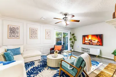 Image de Cozy Frisco Getaway - Fireplace + Relaxing Backyard