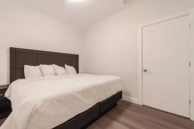 Image de Modern Fully Furnished 2 Bedroom Apartment Unit 10