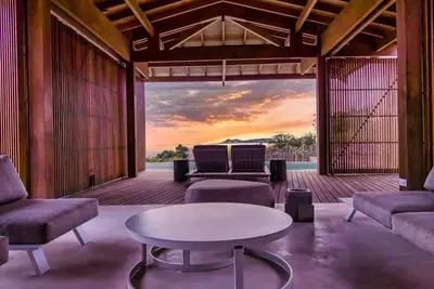 Image de Luxury five-bedroom house by Oilslick and Area9 Mastery Diving Research Center
