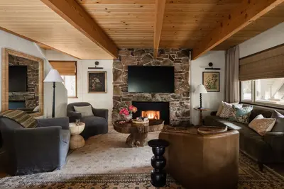 Image de The Homewood, Designer A-frame Cabin, West Shore, Sleeps 10, Private Beach Club