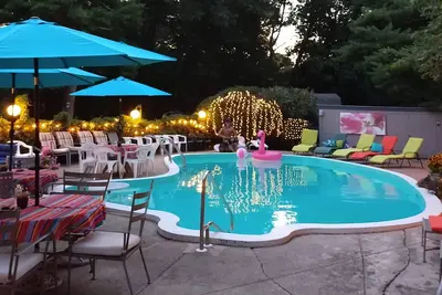 Image de Pines World Cup Eclectic Retreat 30 Mins Away with fun Pool Bar