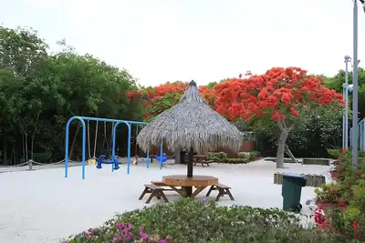 Image de Steps from the Beach: 3 Private Units, Full Kitchens & Outdoor Pool Access