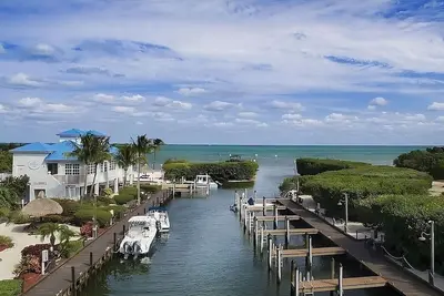 Image de 3 Coastal Units: Outdoor Heated Pool, Full Kitchens & Direct Beach Access