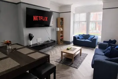 Image de Amazing 6-bedroom Retreat Sleeps 14 Pool/Table Tennis