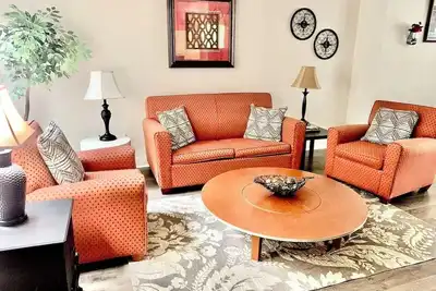 Image de Charming Wesley Heights Townhouse, walk to Panther Stadium, near uptown