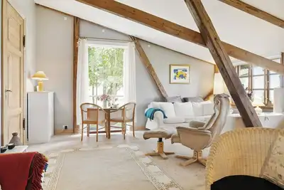 Image de Trouver le silence intérieur dans l'ancien grenier à grains