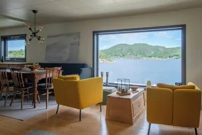 Image de Vue sur la mer et cadre idyllique dans une charmante cabane sur l'île